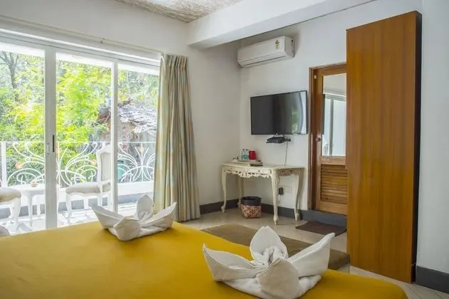 Superior Tek Büyük veya İki Ayrı Yataklı Oda, Havuz Manzaralı