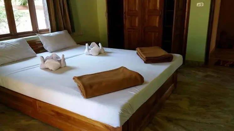 Deluxe Tek Büyük Yataklı Oda, 1 Yatak Odası, Havuz Manzaralı, Havuz Kenarı