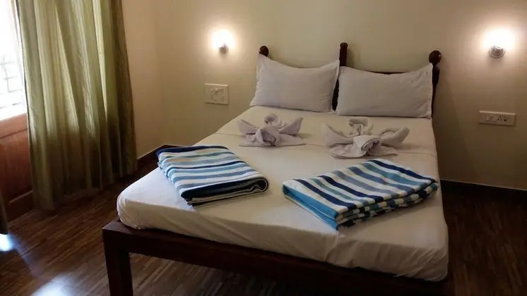 Deluxe Tek Büyük Yataklı Oda, 1 Yatak Odası, Havuz Manzaralı, Havuz Kenarı