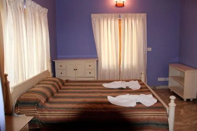 Deluxe Tek Büyük Yataklı Oda, 1 Yatak Odası, Havuz Manzaralı, Havuz Kenarı