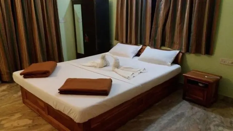 Deluxe Tek Büyük Yataklı Oda, 1 Yatak Odası, Havuz Manzaralı, Havuz Kenarı