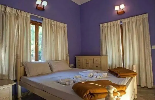 Deluxe Tek Büyük Yataklı Oda, 1 Yatak Odası, Havuz Manzaralı, Havuz Kenarı