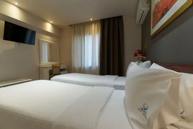 Tek Büyük veya İki Ayrı Yataklı Oda