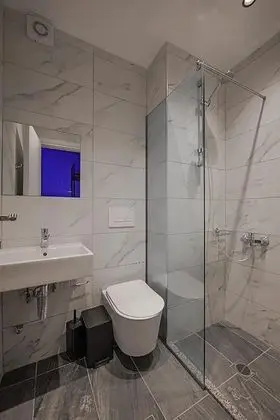 Üç Kişilik Oda, Balkon