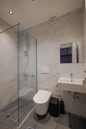 Üç Kişilik Oda, Balkon