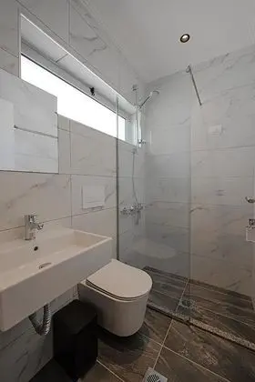 Üç Kişilik Oda, Balkon