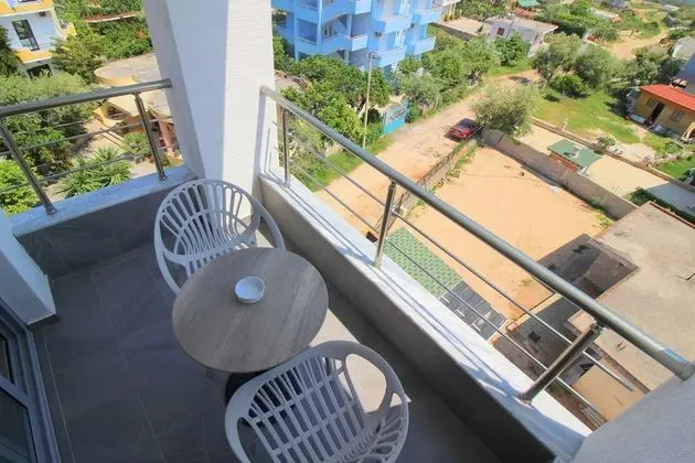 Üç Kişilik Oda, Balkon