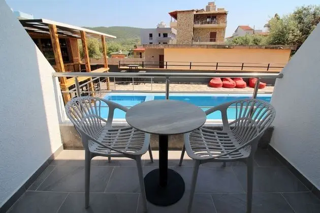 Üç Kişilik Oda, Balkon