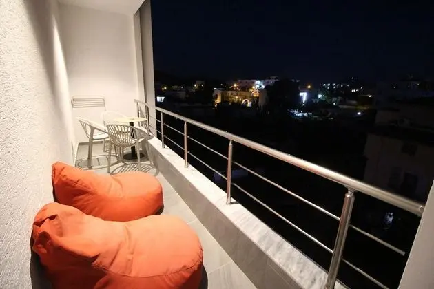 Üç Kişilik Oda, Balkon