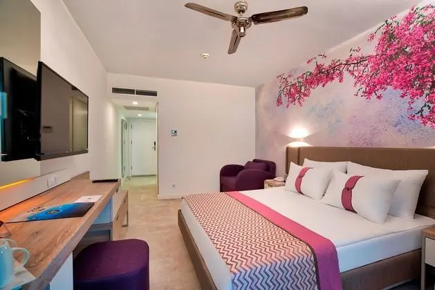https://imagessl.etstur.com/files/images/hotelImages/TR/51537/l/Pirates-Beach-Club-Oda-258430.jpg