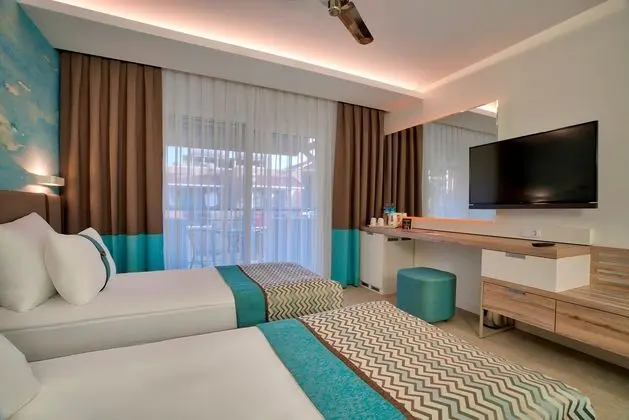 https://imagessl.etstur.com/files/images/hotelImages/TR/51537/l/Pirates-Beach-Club-Oda-258434.jpg