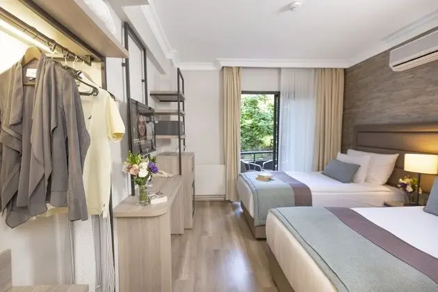 Standart Kara Manzaralı Oda