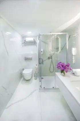 Standart Kara Manzaralı Oda