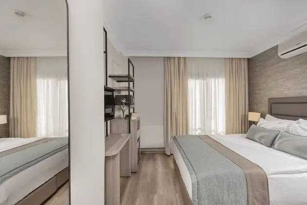 Standart Havuz Manzaralı Oda