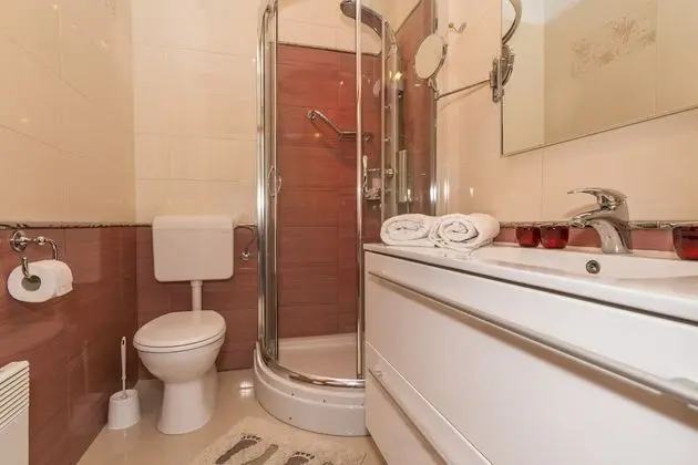 Apart Daire, 1 Büyük (Queen) Boy Yatak