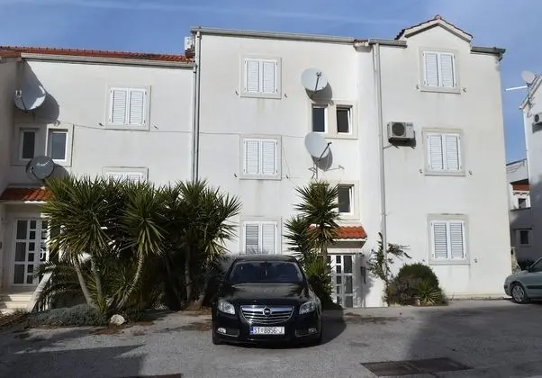 Apart Daire, 1 Büyük (Queen) Boy Yatak