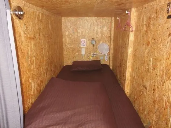 Ortak Ranzalı Oda, Sadece kadınlar için, Ortak Banyo