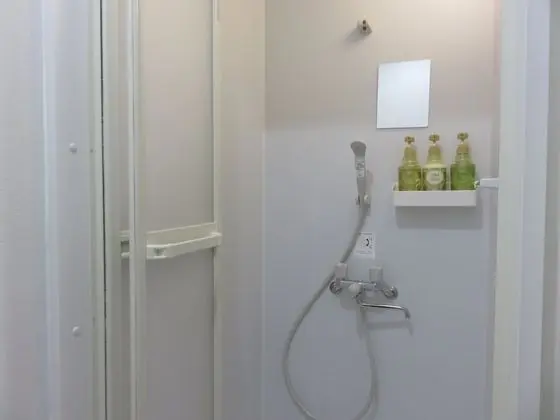 Ortak Ranzalı Oda, Sadece kadınlar için, Ortak Banyo