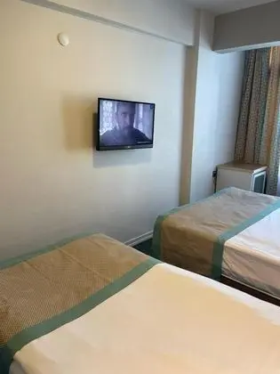 Triple, Bahçe Manzaralı