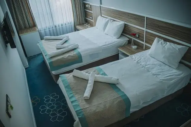 Triple, Bahçe Manzaralı