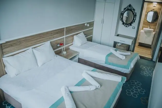 Triple, Bahçe Manzaralı