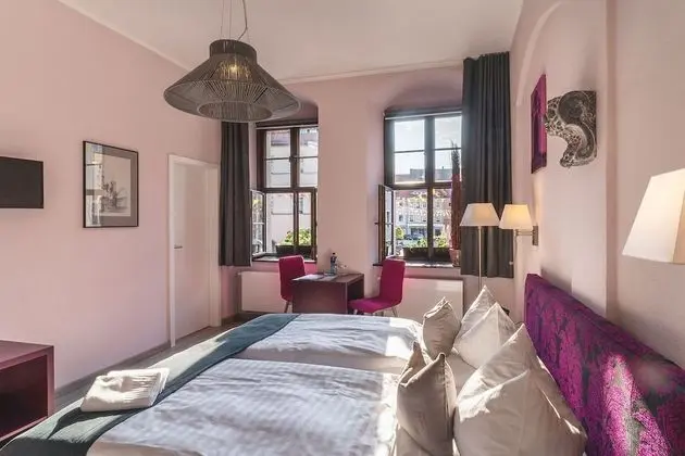 Comfort Tek Büyük Yataklı Oda