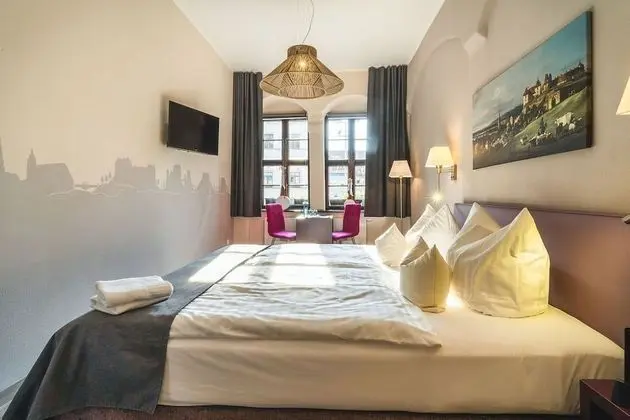Comfort Tek Büyük Yataklı Oda
