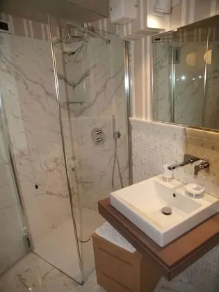 Standard Tek Büyük veya İki Ayrı Yataklı Oda, Teras, Göl Manzaralı