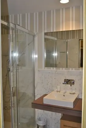 Standard Tek Büyük veya İki Ayrı Yataklı Oda, Teras, Göl Manzaralı