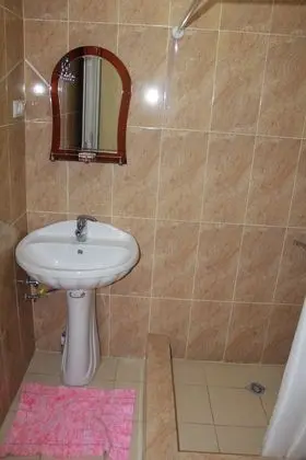 Ortak Ranzalı Oda, Karma Ranzalı Oda (1 Bed in 5 Person Dorm)