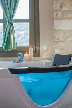 Bridal Suite with jacuzzi and fireplace