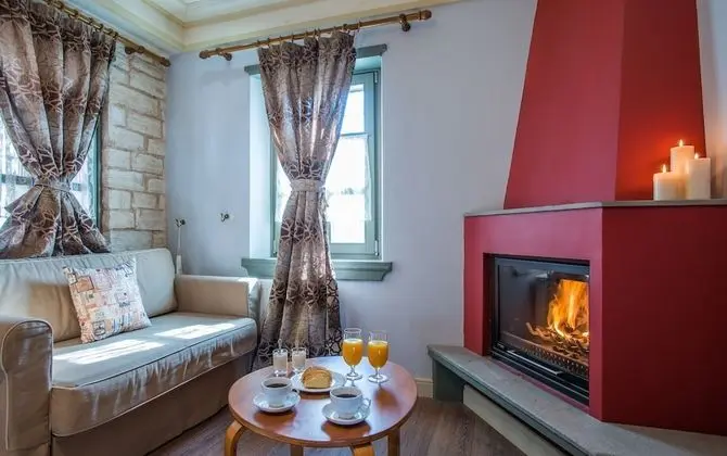 Design Oda, Şömine, Dağ Manzaralı