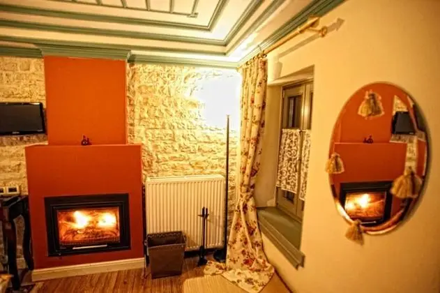Design Oda, Şömine, Dağ Manzaralı