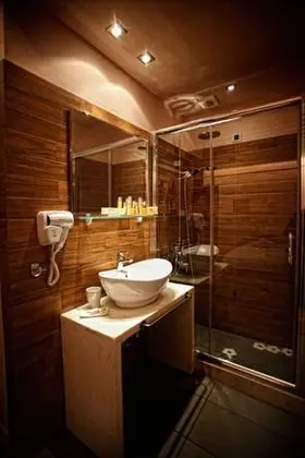 Design Oda, Şömine, Dağ Manzaralı