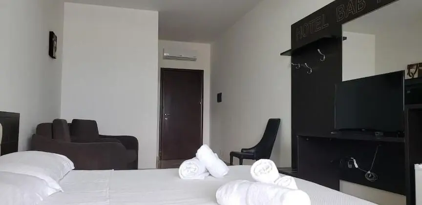 Tek Büyük veya İki Ayrı Yataklı Oda, Deniz Manzaralı