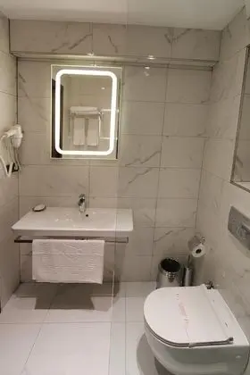 Comfort Tek Büyük Yataklı Oda