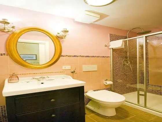 Dört Kişilik Oda, Özel Banyo