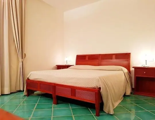 Classic Tek Büyük Yataklı Oda