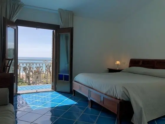 Superior Tek Büyük Yataklı Oda, Kısmi Deniz Manzaralı