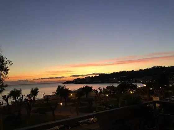 Superior Tek Büyük Yataklı Oda, Kısmi Deniz Manzaralı