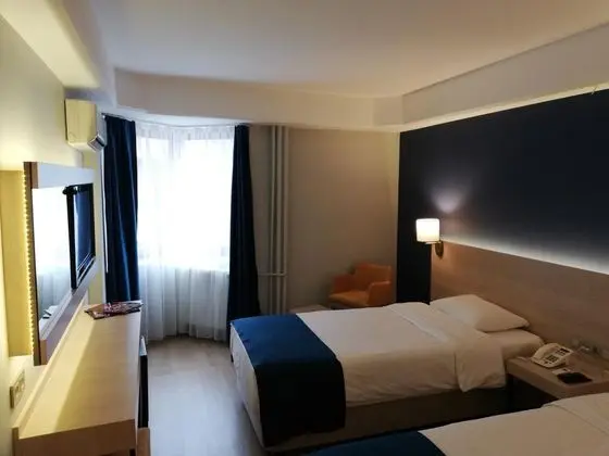 Twin, Sokak Manzaralı
