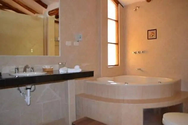 Junior Süit, Sıcak Su Küveti