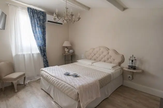 Deluxe Tek Büyük Yataklı Oda (Angel)