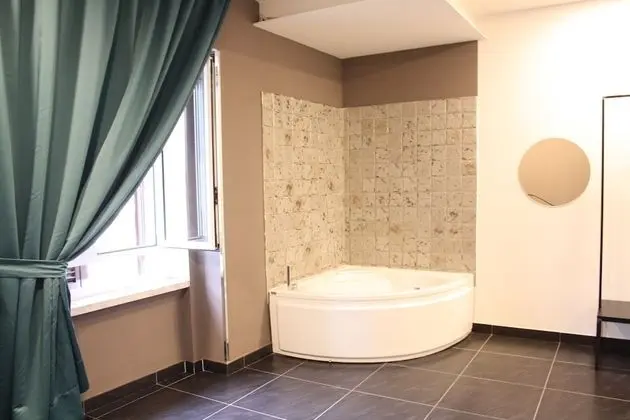 Deluxe Oda, 1 Büyük (Queen) Boy Yatak, Şehir Manzaralı