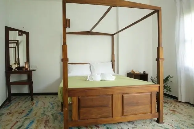 Deluxe Tek Büyük Yataklı Oda, 1 Çift Kişilik Yatak, Sigara İçilebilir, Kısmi Deniz Manzarası