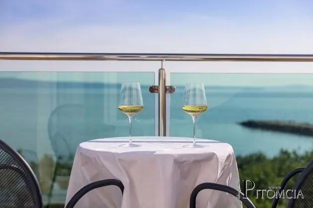 Tek Büyük Yataklı Oda, Balkon, Deniz Manzaralı (2nd Floor)