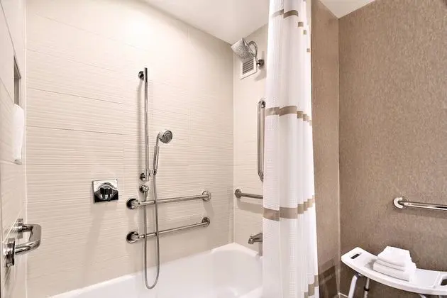 Club Oda, 1 En Büyük (King) Boy Yatak (Mobility Accessible, Tub)