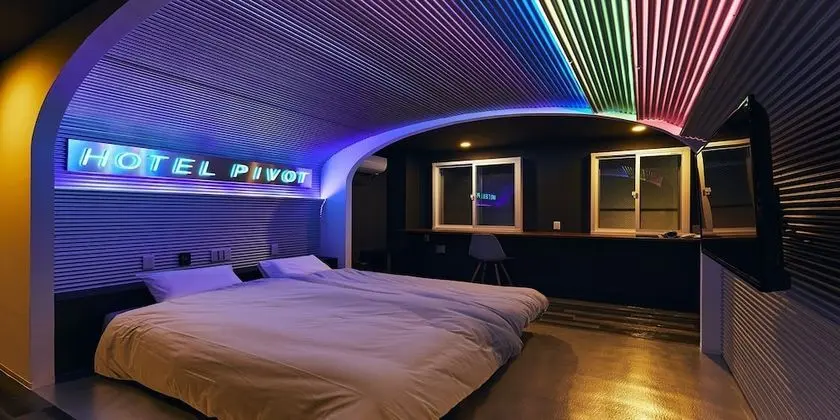 Premium Tek Büyük Yataklı Oda