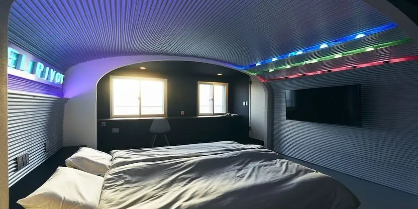 Premium Tek Büyük Yataklı Oda