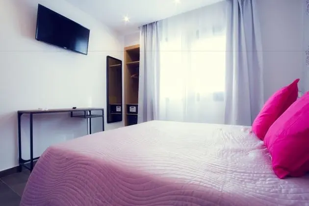 Tek Büyük Yataklı Oda (Magenta)